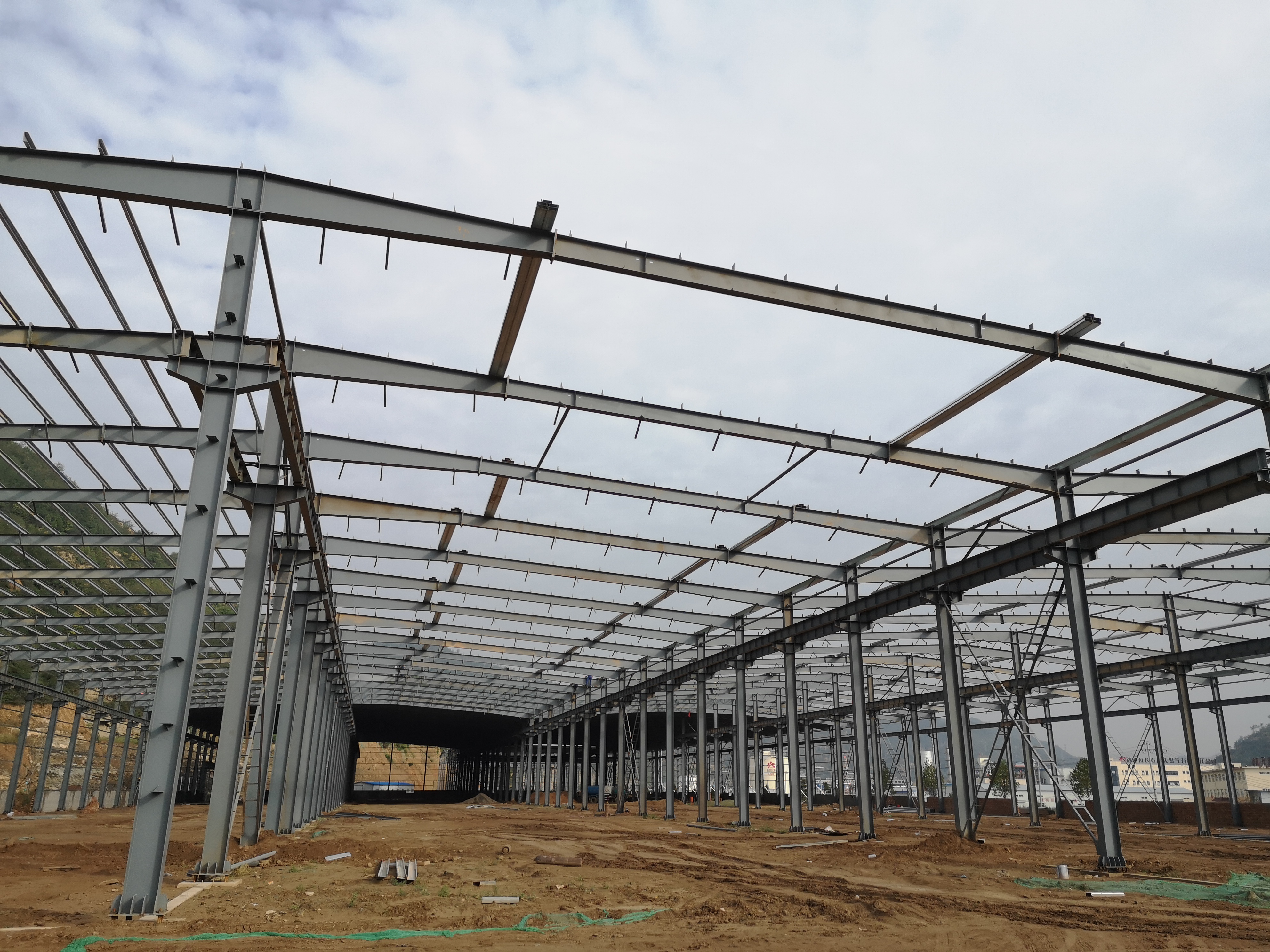 導(dǎo)致鋼結(jié)構(gòu)廠房發(fā)生質(zhì)量問(wèn)題的元兇原來(lái)是它