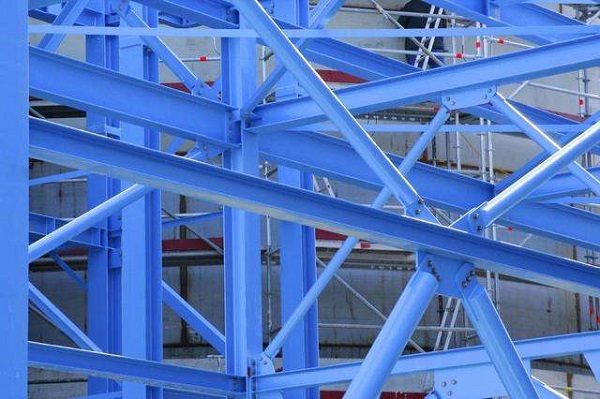 鋼結構加工中，請注意構件制作流程與細節