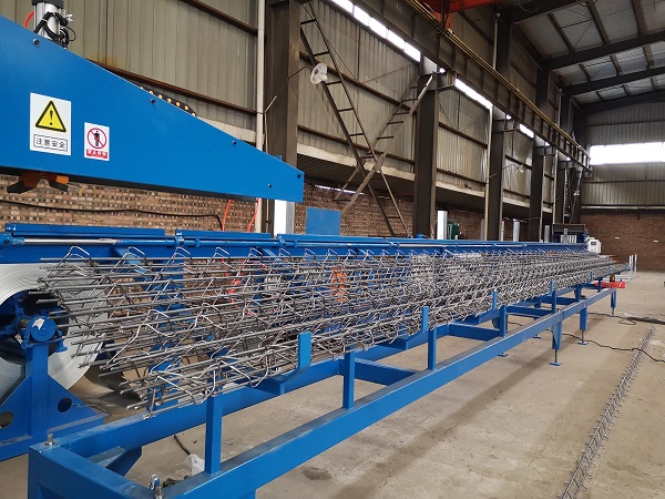 鋼筋桁架樓承板生產中